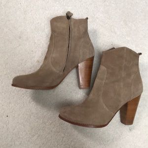 Joie Suede Tan Booties 😮 😎 Size 38 3” stack heel